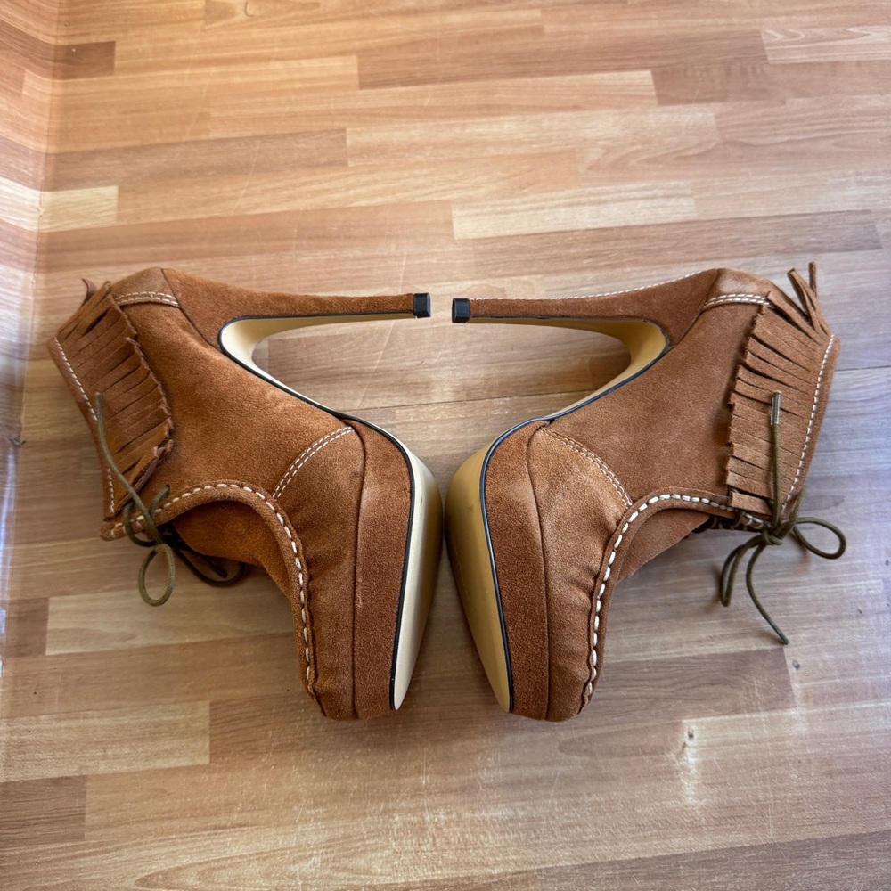 Charles by Charles David Suede Fringe Stiletto Heel Booties. Size 8 - Picture 12 of 12